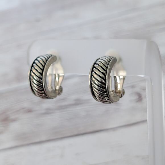 Vintage Clip On Earrings Statement Chunky Hoops Gold Tone with Lines - Picture 1 of 12